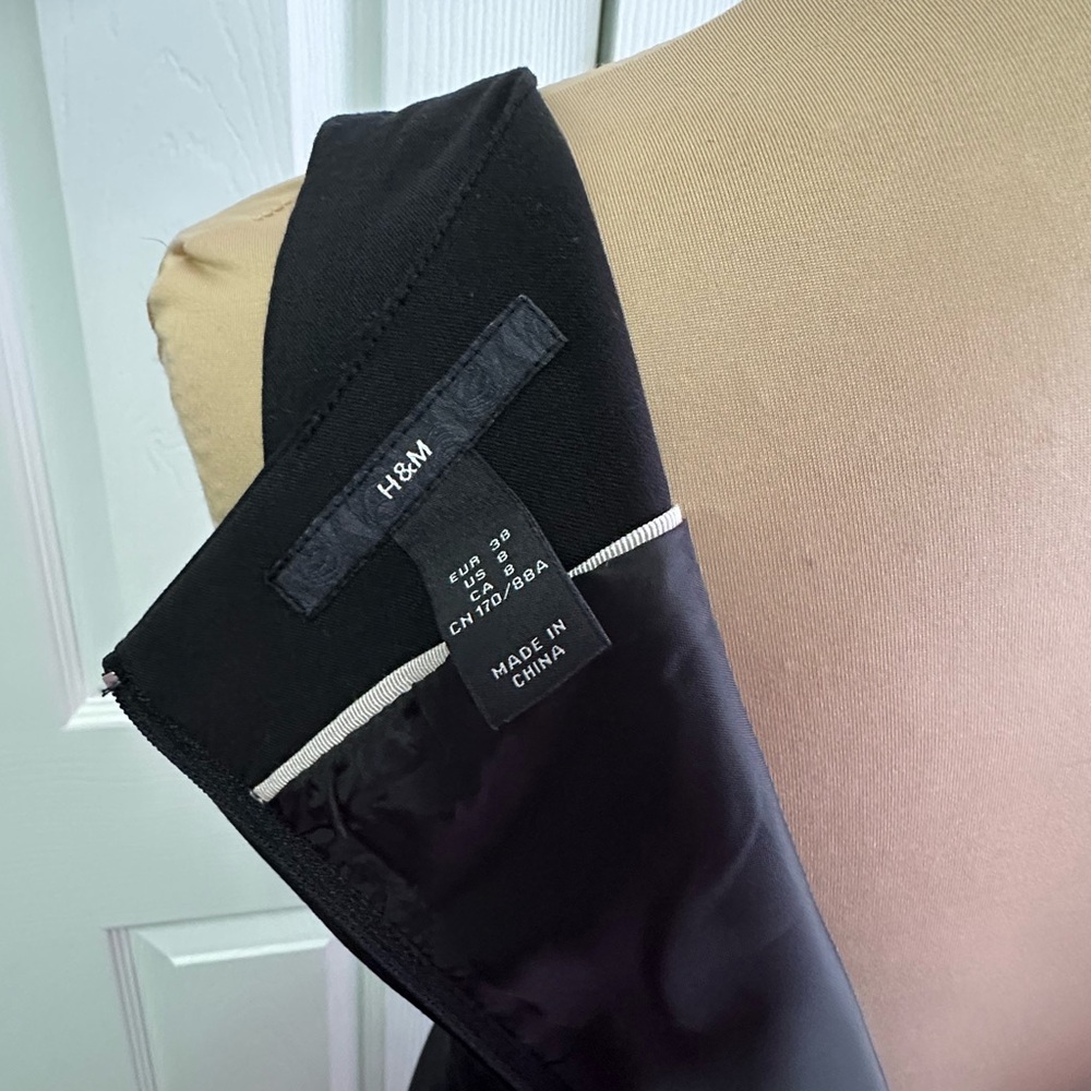 H&M Elegant Black Sleeveless Mini Dress - Picture 5 of 6